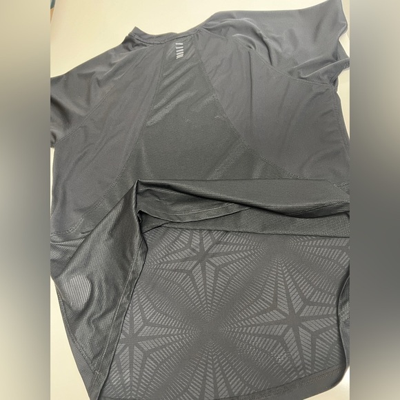 Under Armour Run Vented Women’s shirt black XL - Picture 4 of 15